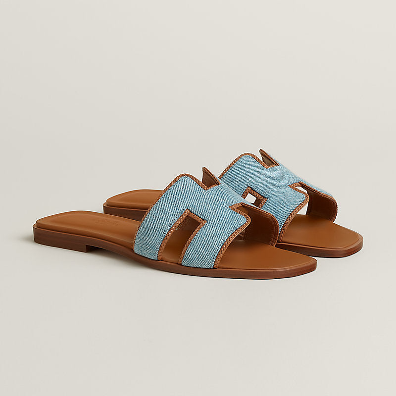 https://assets.hermes.com/is/image/hermesproduct/sandalen-oran--262204Z%20CB-front-wm-1-0-0-800-800_g.jpg