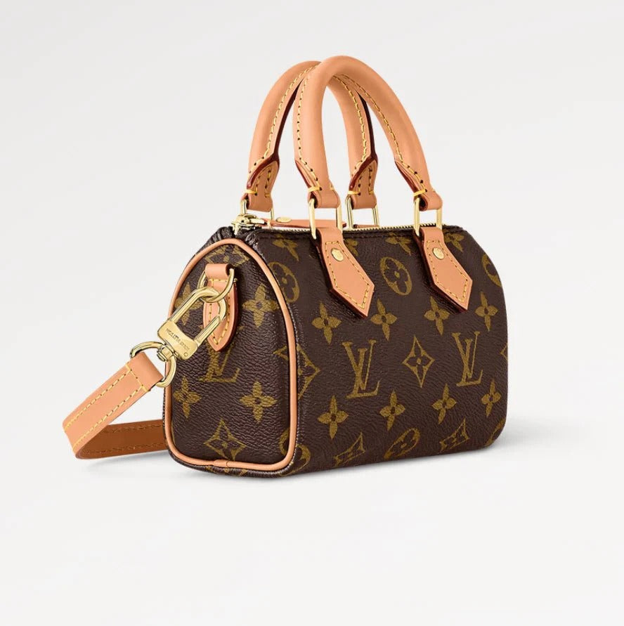 https://ik.imagekit.io/c2dr4dawp/https%3A%2F%2Fcdn.shopify.com%2Fs%2Ffiles%2F1%2F0941%2F5072%2F1860%2Ffiles%2Fimgi_4_lou-nano-tasche_1_5fd039cd-80d7-4ca3-b89a-a69c707f3322.jpg%3Fv%3D1777958246?tr=f-jpg