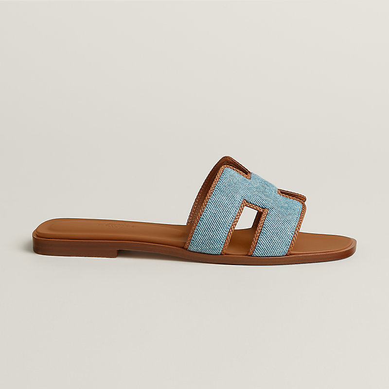 https://assets.hermes.com/is/image/hermesproduct/sandalen-oran--262204Z%20CB-side-wm-4-0-0-800-800_g.jpg